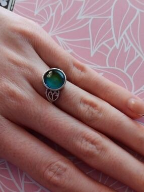 Silver Tone Intricate Design Mood Ring Size 7.5 New!